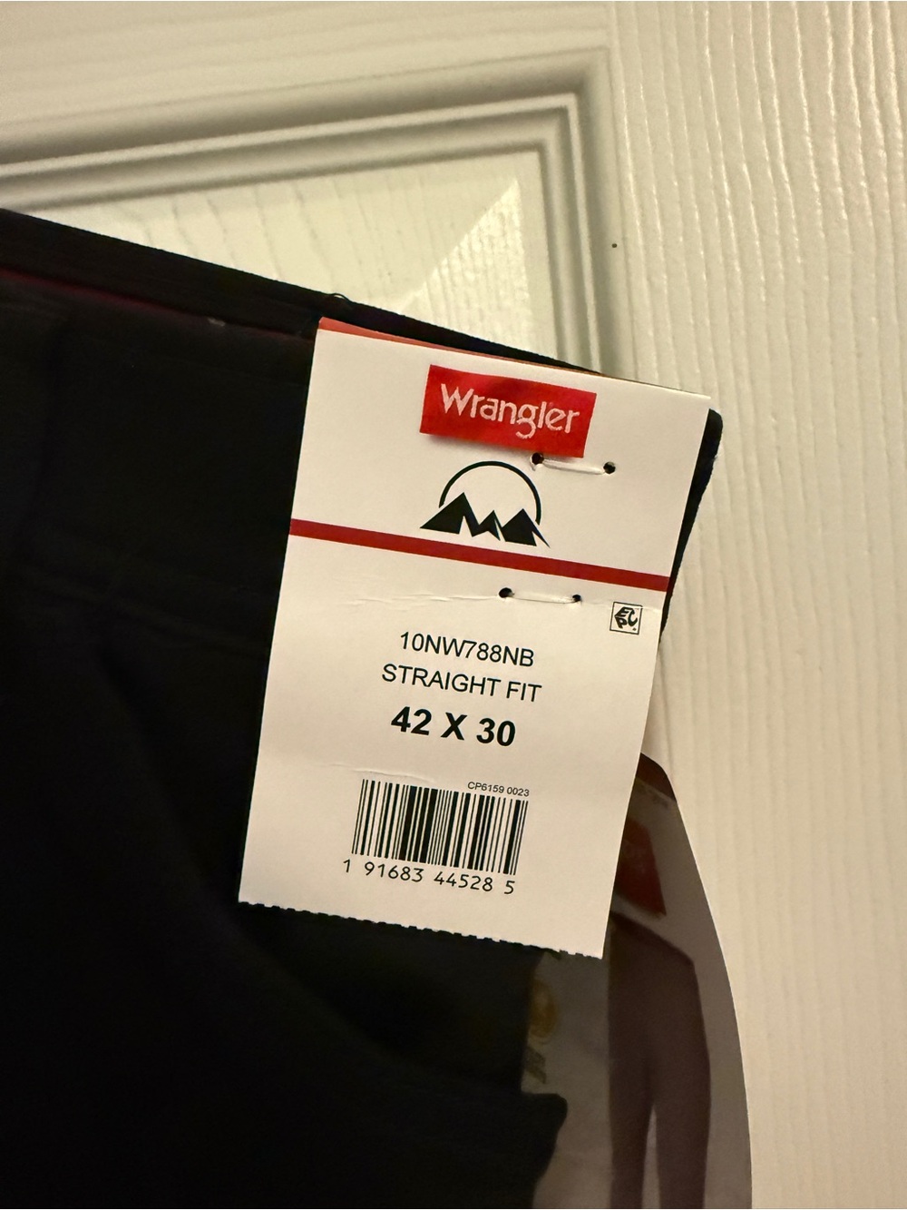 NWT Wrangler Performance Zip Cargo Pants 42x30 Black Straight Fit UPF 50 - Picture 3 of 7